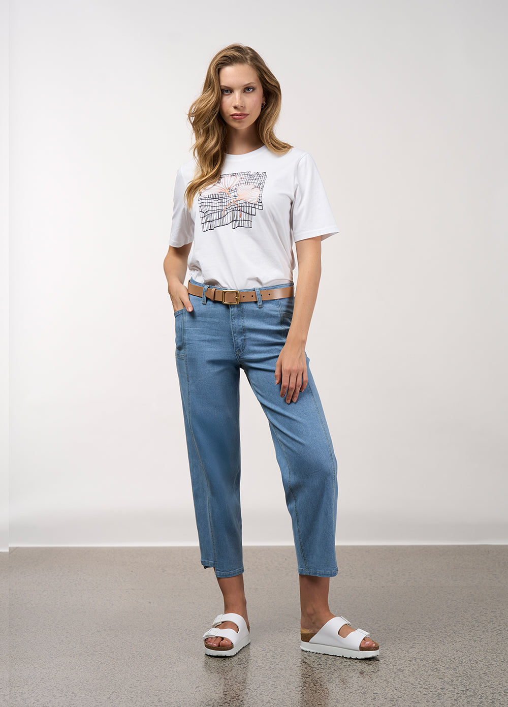 Outro Tee