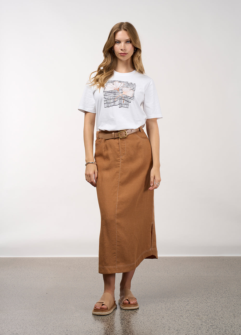 Outro Tee