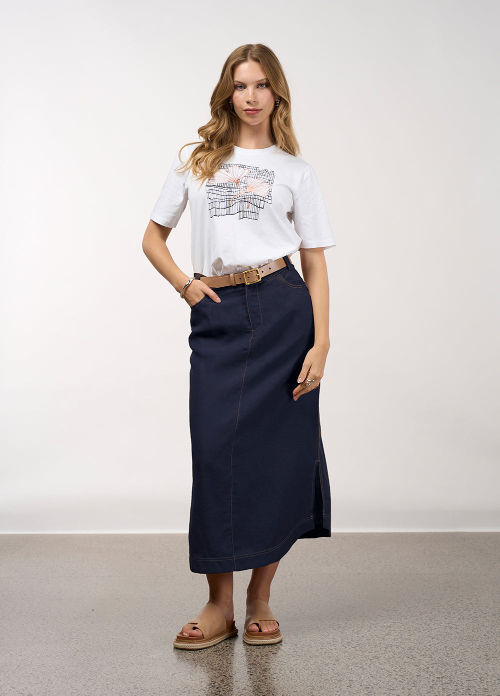 Outro Tee