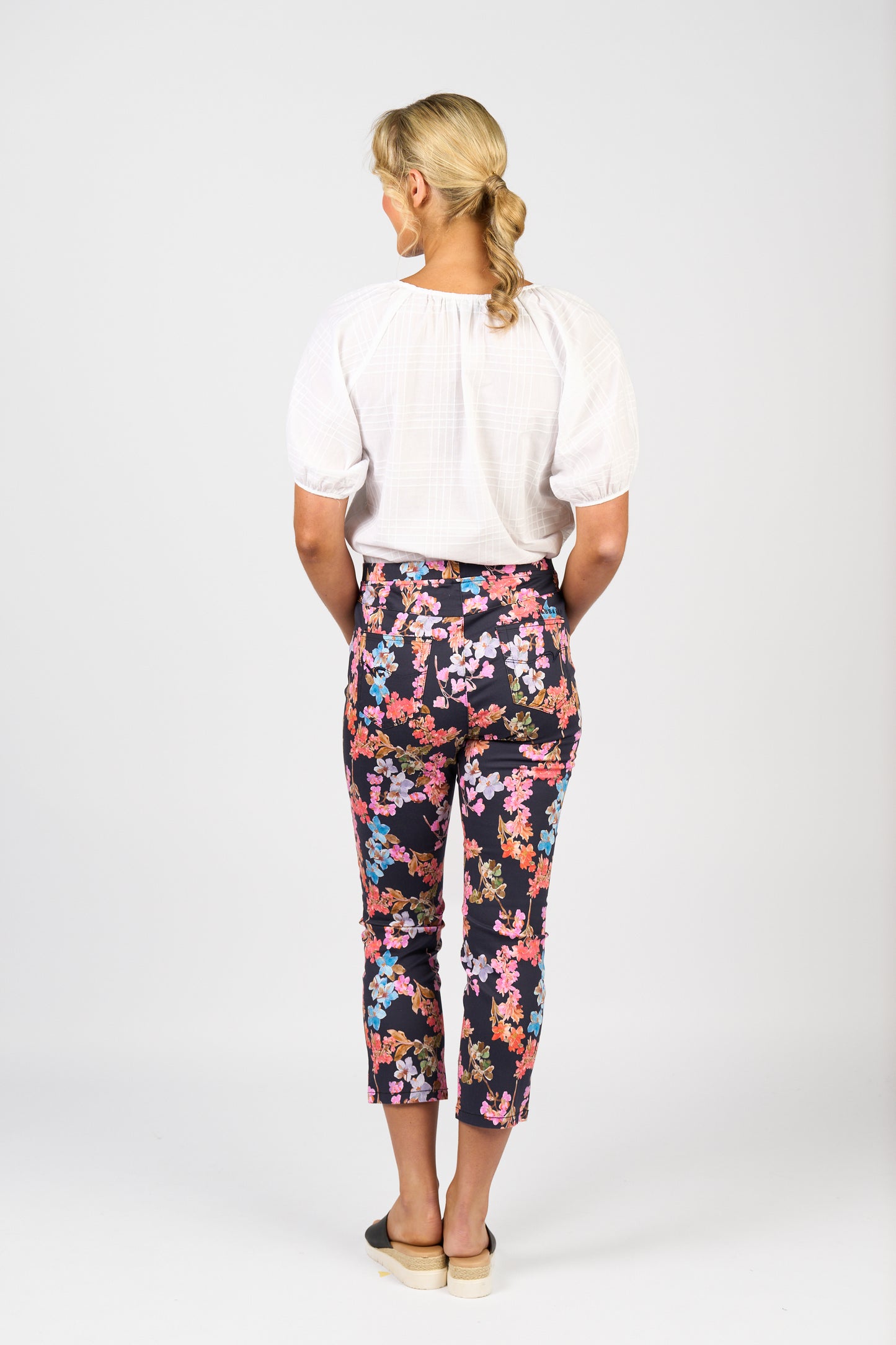 Willa Printed Slim Leg 7/8 Length Lightweight Pull-On