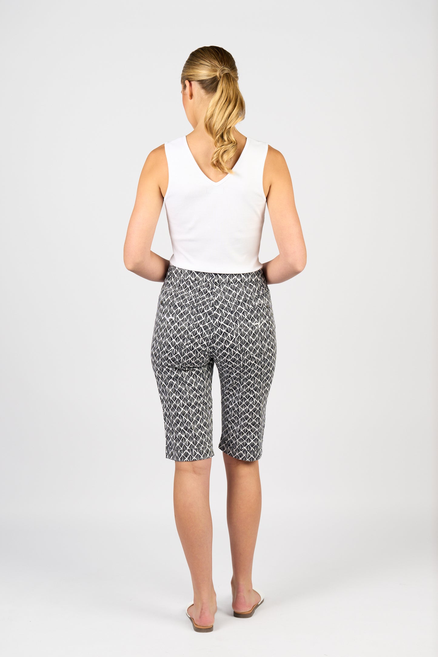 Fan Printed Lightweight Straight Leg Short
