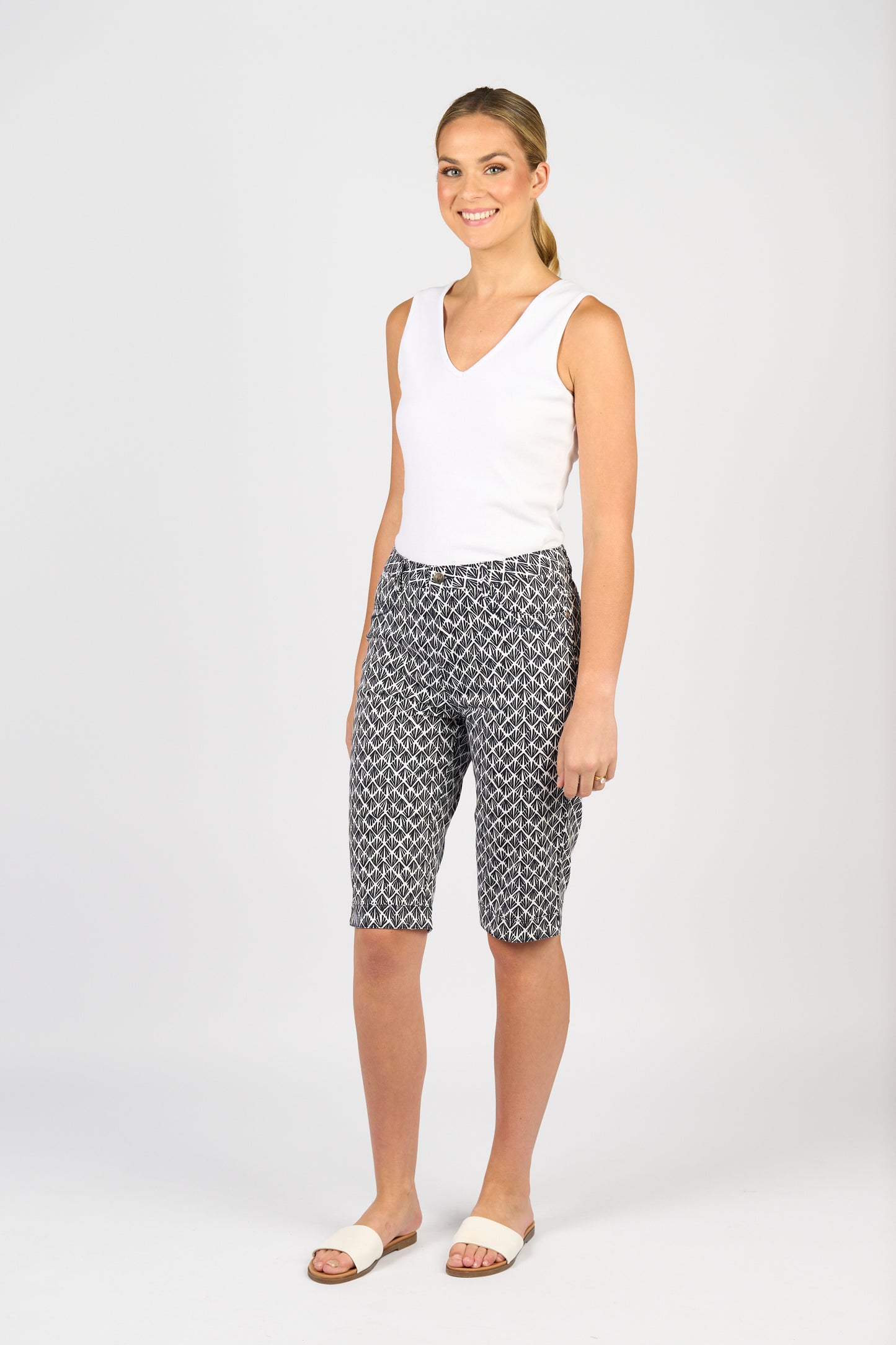 Fan Printed Lightweight Straight Leg Short